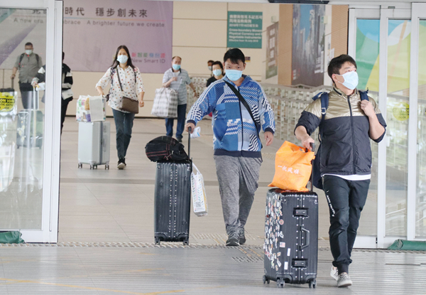 「回港易」首日通關順暢 逾2000人回港