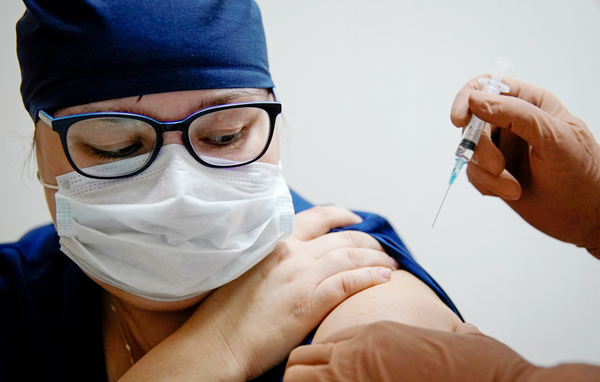 多國啟疫苗接種計劃 英美飲頭啖湯 下月起為國民打針