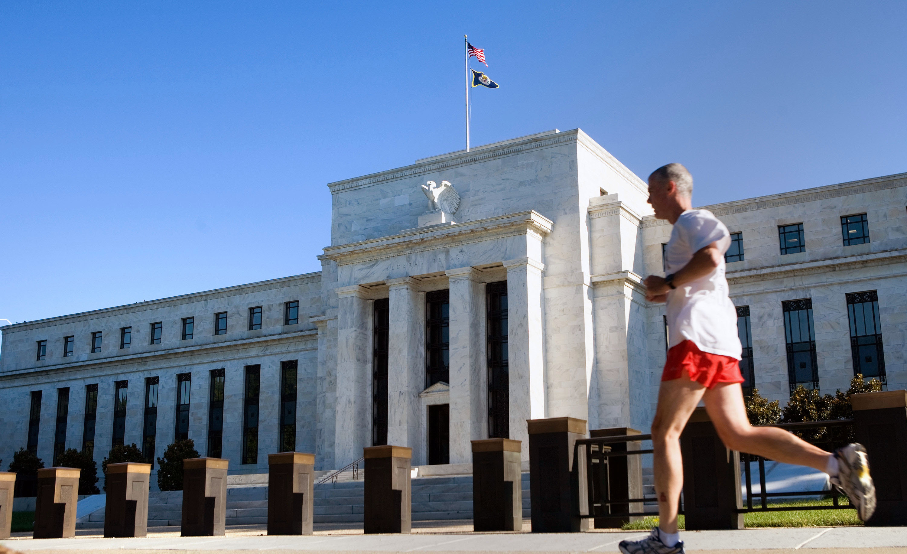 美聯儲局官員料2024年美國開始加息