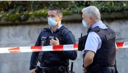 瑞士女子持刀襲擊2人