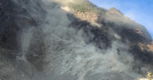 四川甘孜九龍縣雪窪龍鎮發生高位滑坡災害
