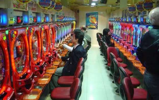 DYNAM半年少賺92% 中期息削5成