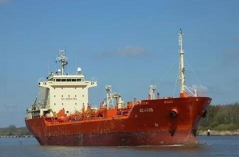 一艘希臘油輪在沙特港口遭爆炸襲擊