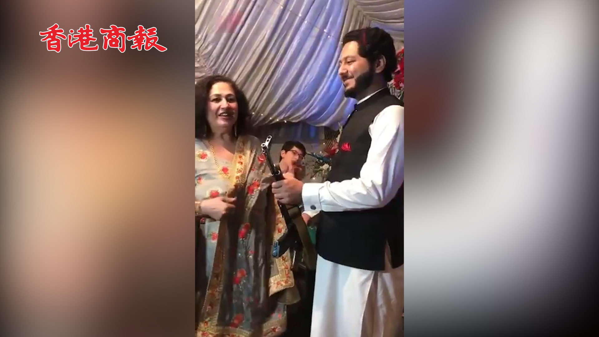有片丨硬核禮物！巴基斯坦婚禮現場 丈母娘贈送女婿AK47步槍