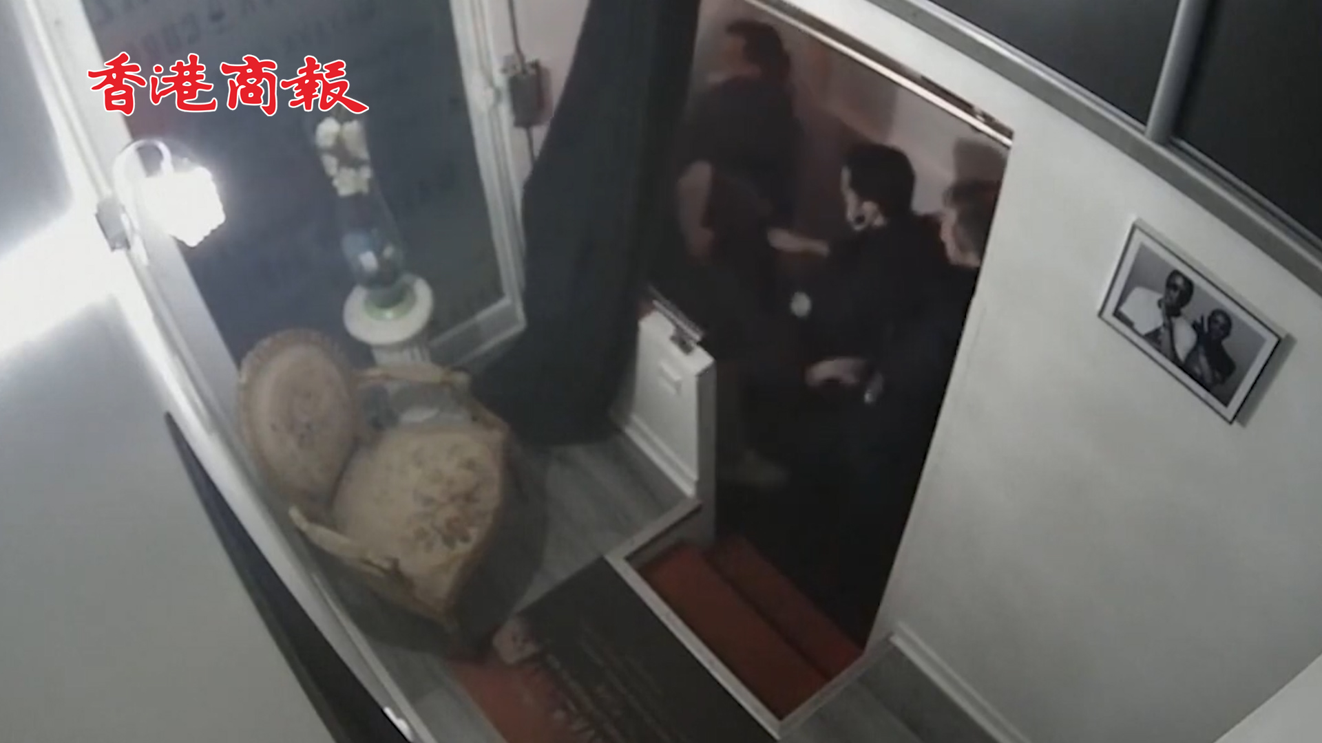 有片丨暴力執法！法國警察因毆打黑人音樂製作人被停職