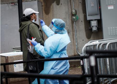 美國單日新增確診病例超15.6萬例 累計逾1320萬例