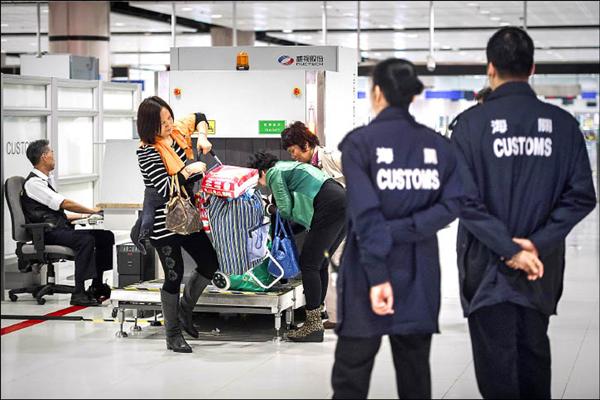 海關打擊僱傭中介不良營商手法