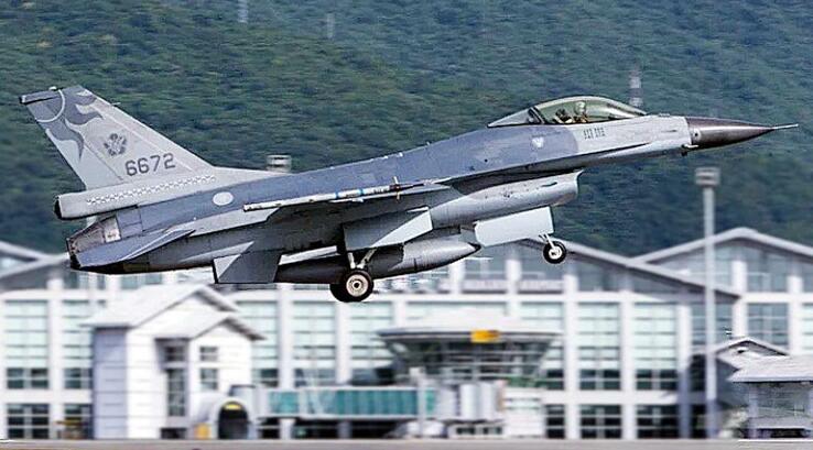 台「軍方」稱F-16戰機陸續復飛 失聯事故調查中