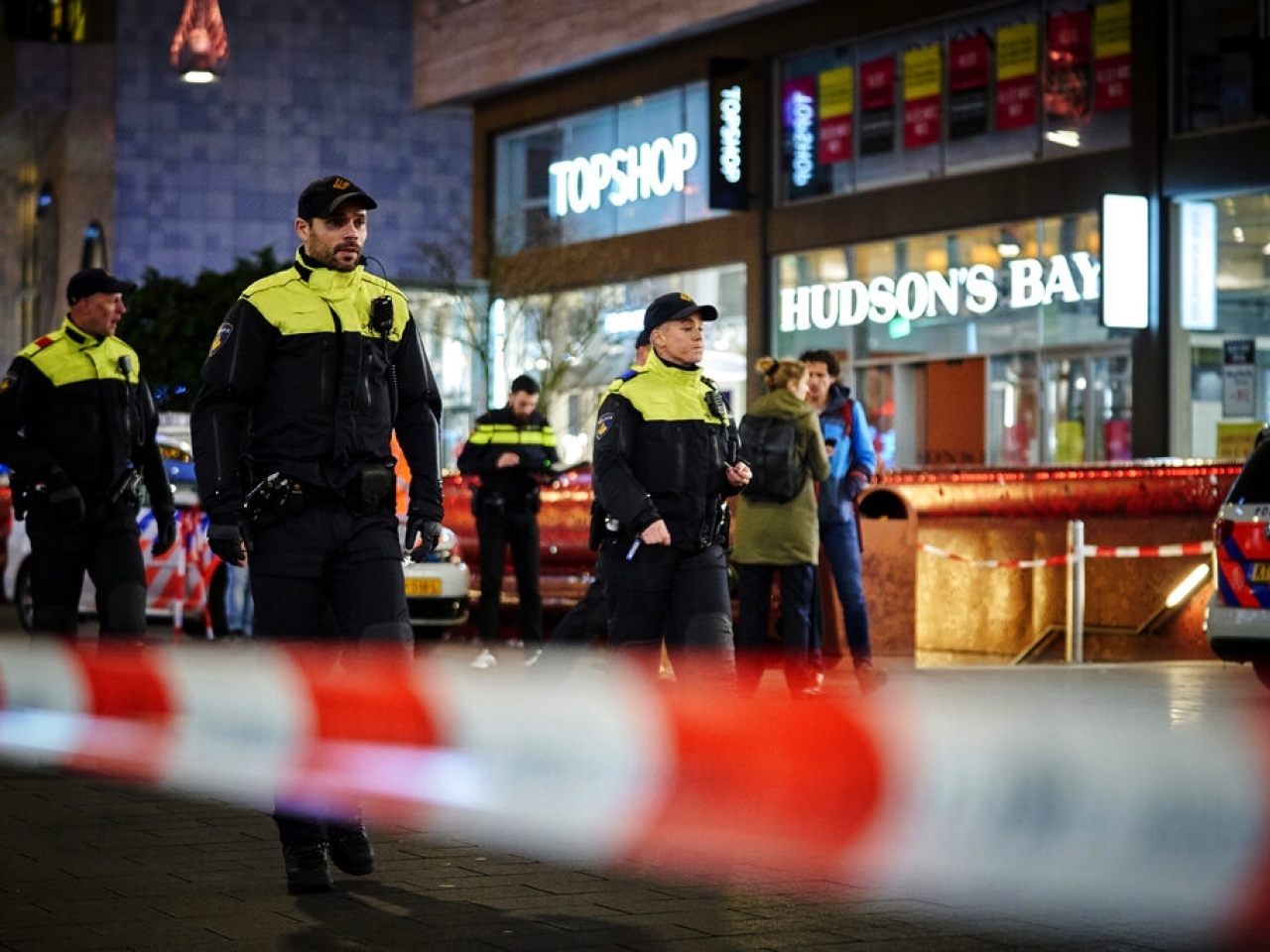 荷蘭海牙購物街發生持刀傷人事件和火災致3人受傷 一名嫌犯被捕