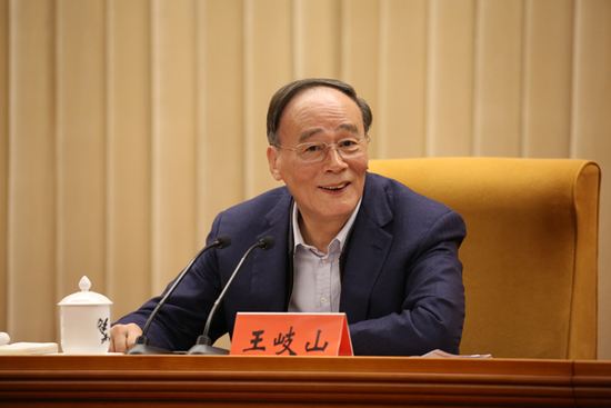 王岐山會見清華大學經濟管理學院顧問委員會海外委員和中方企業家委員