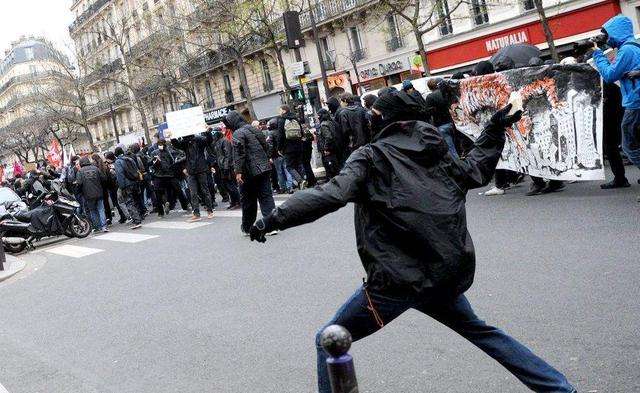 法國多地示威者和警察發生衝突 60多人被捕