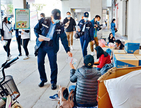 警方今日全港各區多個碼頭巡邏 派發防疫宣傳單