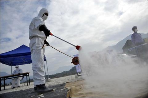 十四國民調：中國抗疫表現好於美國