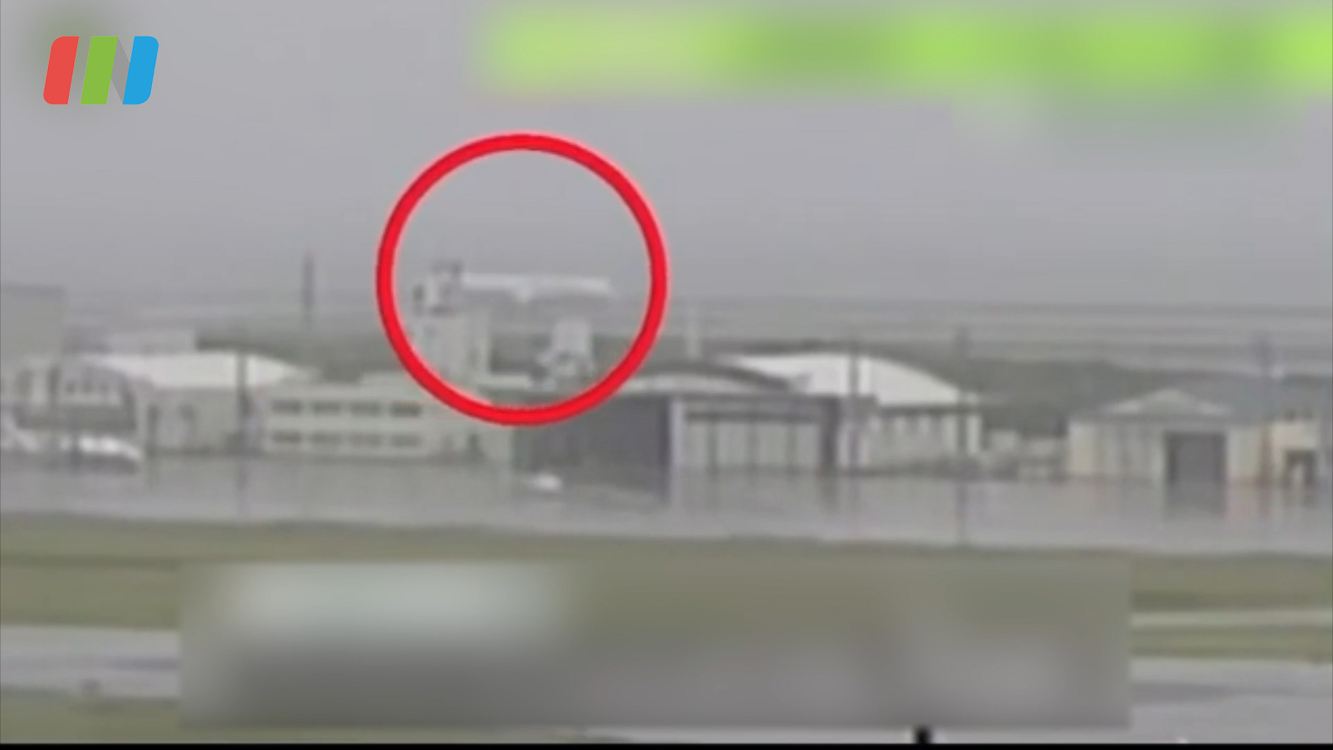 有片丨波音飛機又出事故 日航飛機引擎空中爆炸起火迫降