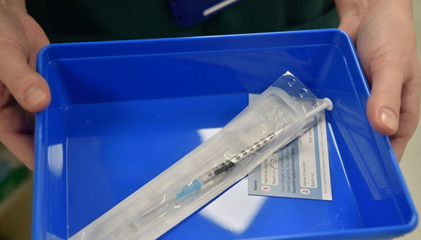 四名輝瑞疫苗志願者出現面癱