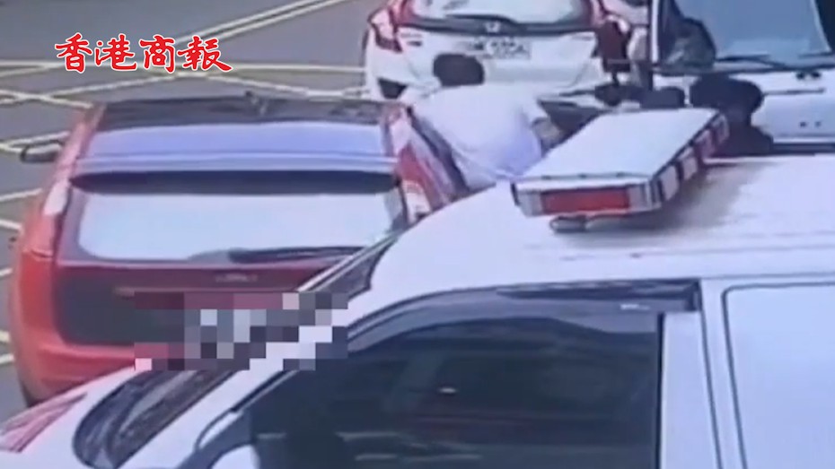 有片丨台灣一毒犯裝病就醫 女友協多人襲警助逃
