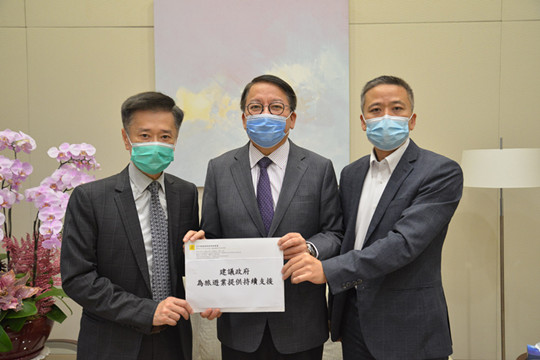 姚柏良與姚思榮約見特首辦主任 呼籲支援旅遊業