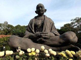 印度駐美大使館外 甘地雕像遭錫克教抗議者破壞