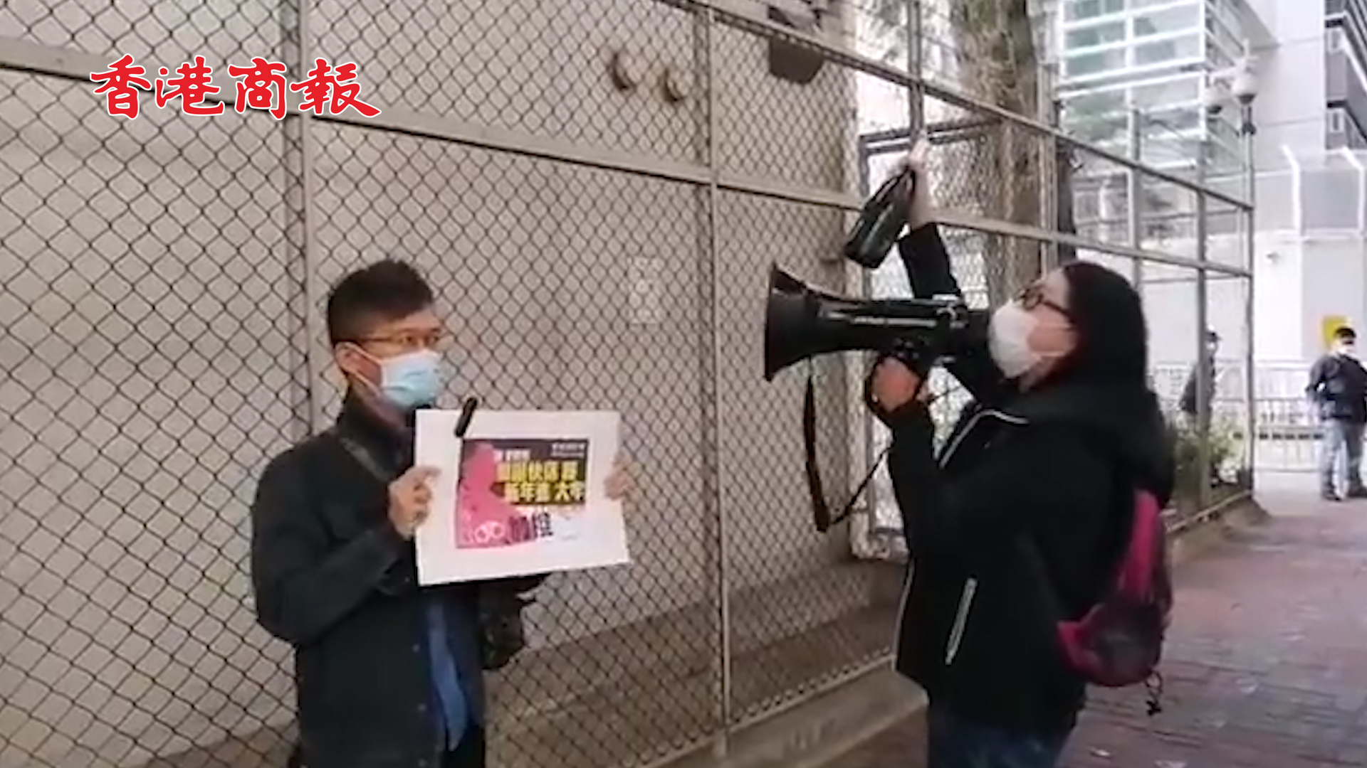 有片丨黎智英申保釋被拒重返看守所 市民上門：「恭賀聖誕快樂」
