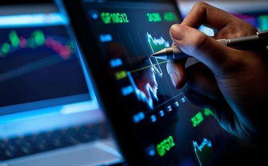 恒指開盤漲0.82% 藍月亮高開16%