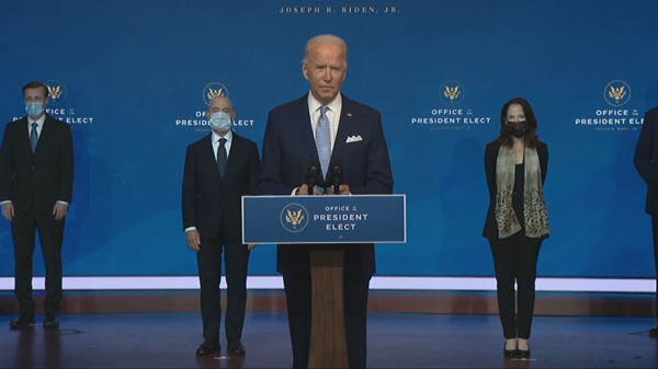 美交接新聞團隊成員確診隔離 曾與拜登一同旅行