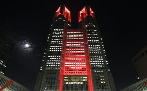 東京都單日新增確診首超800例 政府拉響「紅色警報」