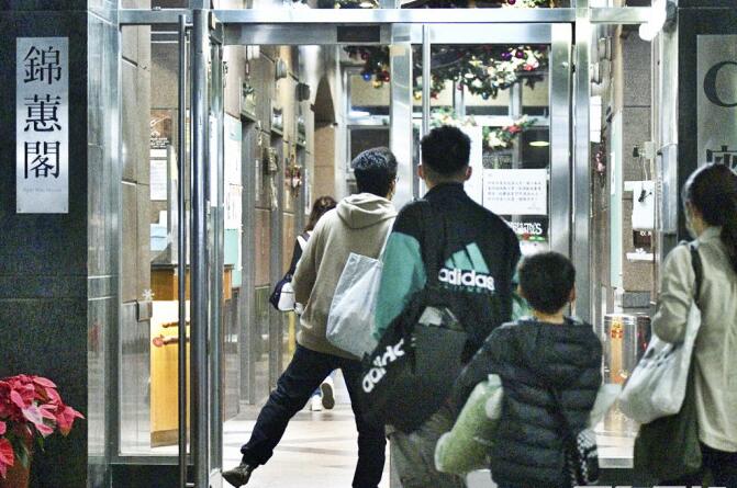 再多2名確診患者離世 本港累計128人染疫亡