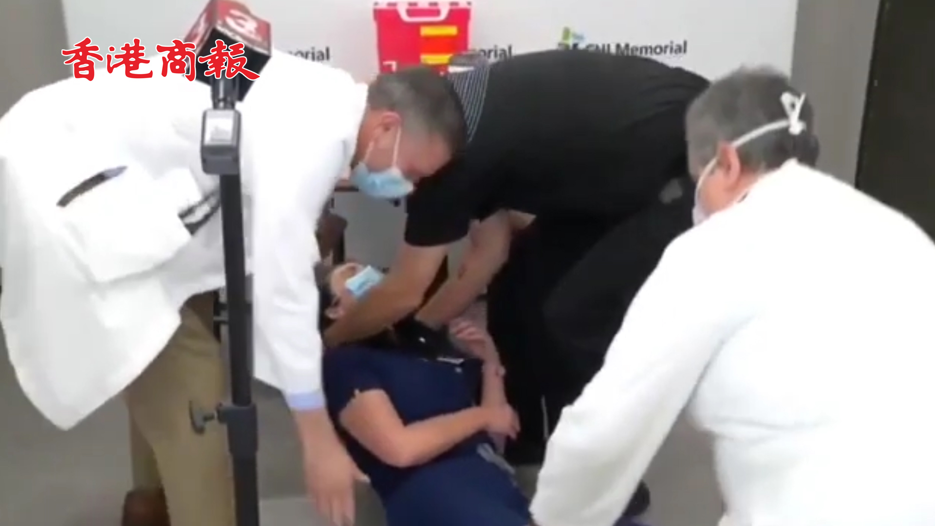 有片丨美國護士接種輝瑞疫苗後直接暈倒 稱感覺「非常眩暈」