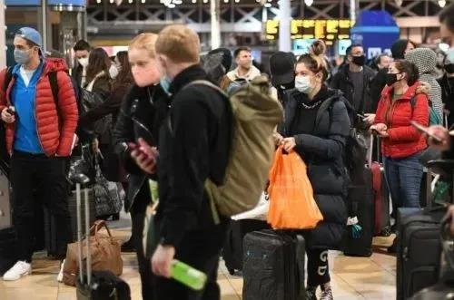 英國衛生大臣形容疫情已失控 近30万人「逃離倫敦」