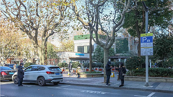 上海首設限時長道路停車場