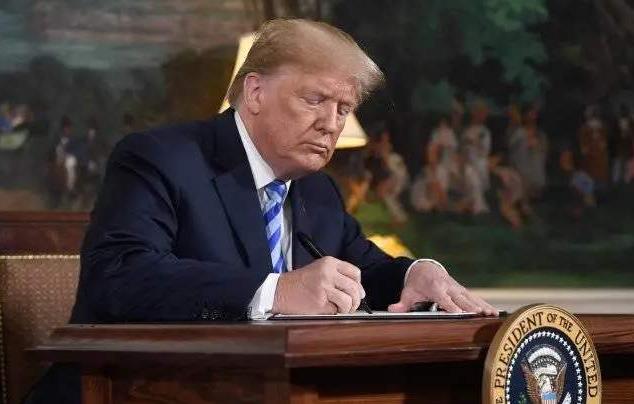 特朗普簽署為期一天的臨時撥款法案