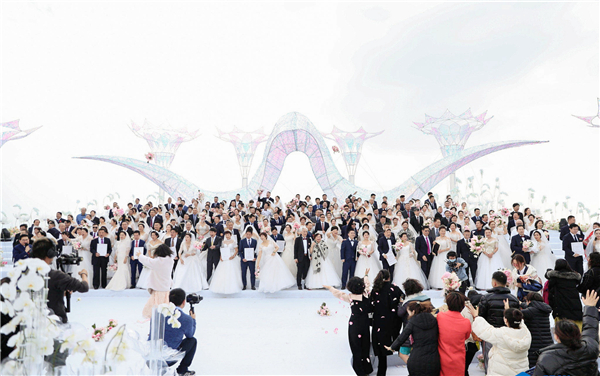 中國再生「讓愛飛翔」世紀婚禮盛典在三亞舉行