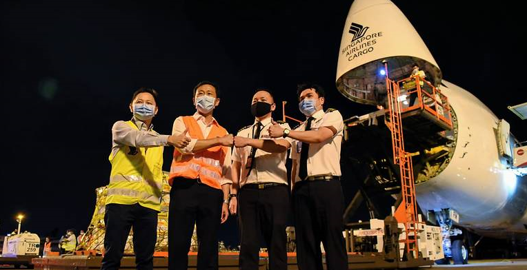 首批輝瑞疫苗運抵新加坡 