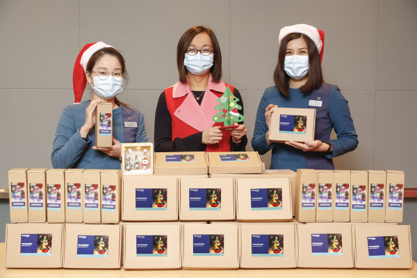 東薈城名店倉攜手明愛青少年及社區服務  捐贈聖誕網上工作坊材料包