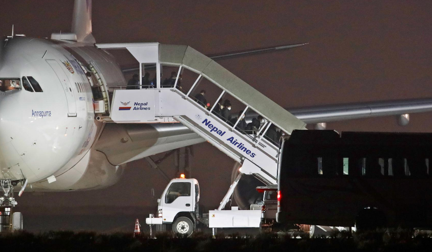 尼泊爾當地時間23日午夜起暫停與英國航班往來