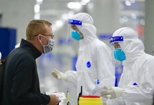 一家七口從加拿大飛上海全確診