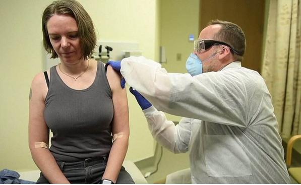 美國單日新增確診超21萬例 美疾控稱超百萬美國人已接種首劑新冠疫苗