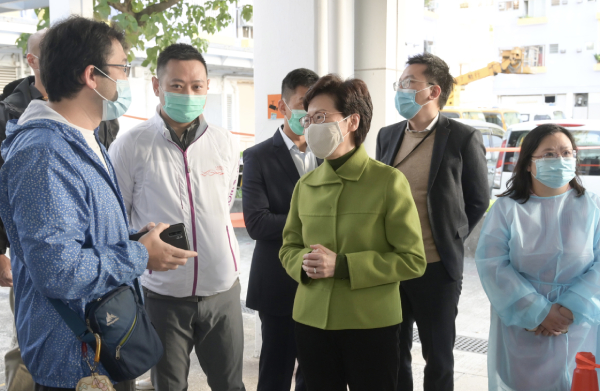 林鄭月娥視察乙明邨明恩樓  了解強檢公告執法行動