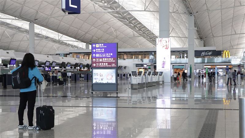 港府宣布凌晨起禁曾到南非者來港
