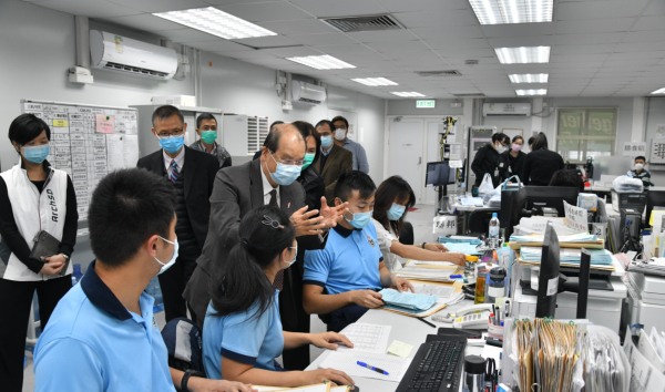有片 | 張建宗視察竹篙灣檢疫中心 要求確保中心運作暢順