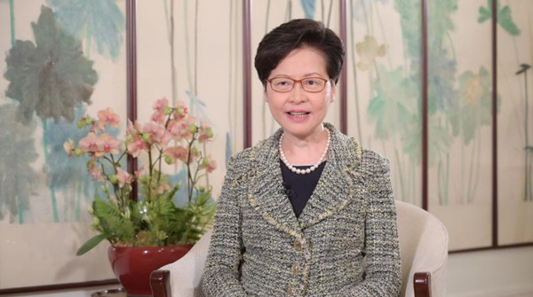 特首向市民致新年祝福 線上跨年夜五彩繽紛