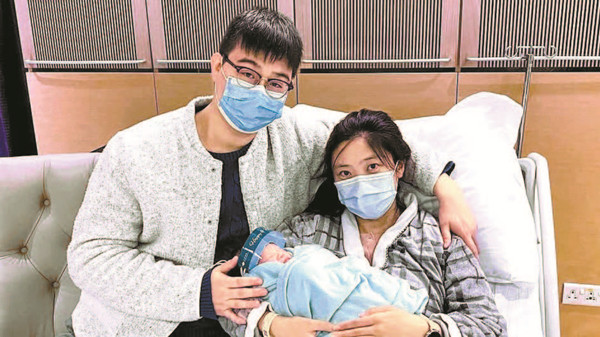  男女元旦BB搶閘出世