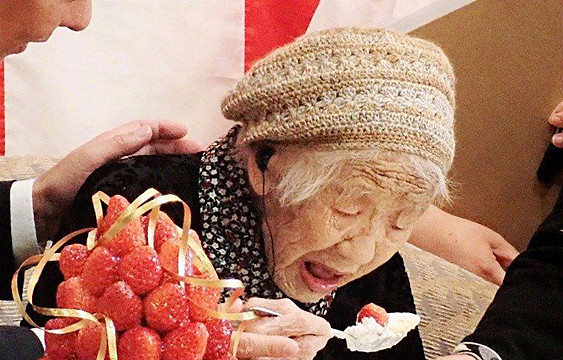 全球最長壽老人迎來118歲生日 分享長壽秘訣是吃美食和學習