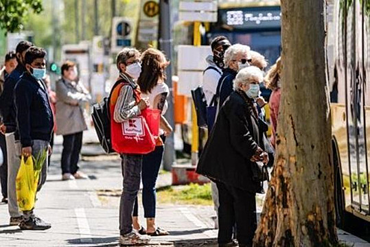 德國12月新冠死亡人數激增三倍 衛生部長稱有必要延長「封城」