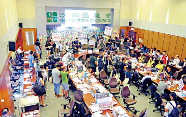 【香港脈搏】政府有責任遏止區會亂象