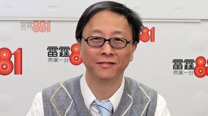 指公眾地方防疫執法太寬鬆 何栢良倡商場管制人流