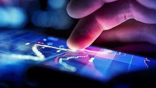 景順料今年周期及細價股跑贏重磅股