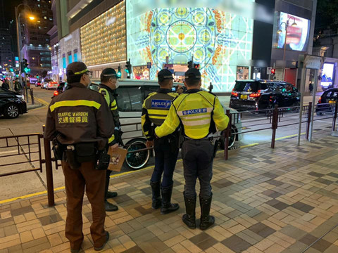 警方在交通黑點對違例車輛進行流動錄影 504部车辆涉嫌违例