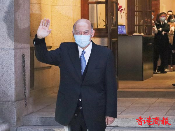 終審法院首席法官馬道立最後一天上班 職員拍掌歡送