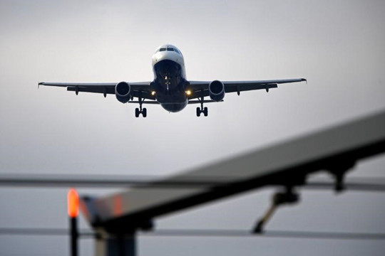 【追蹤報道】失聯客機已墜毀 中國駐印尼使館：航班上無中國籍乘客